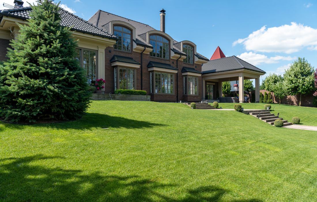 Large maintained grounds with mature landscaping